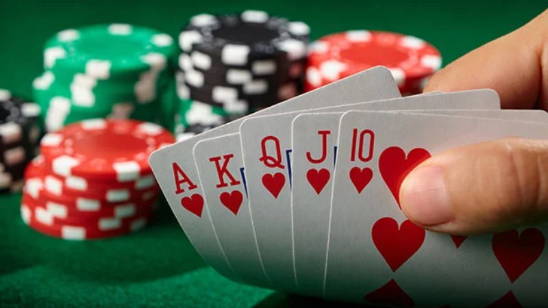 Lá bài chung thứ 5 trong poker được chia ra ở vòng 4